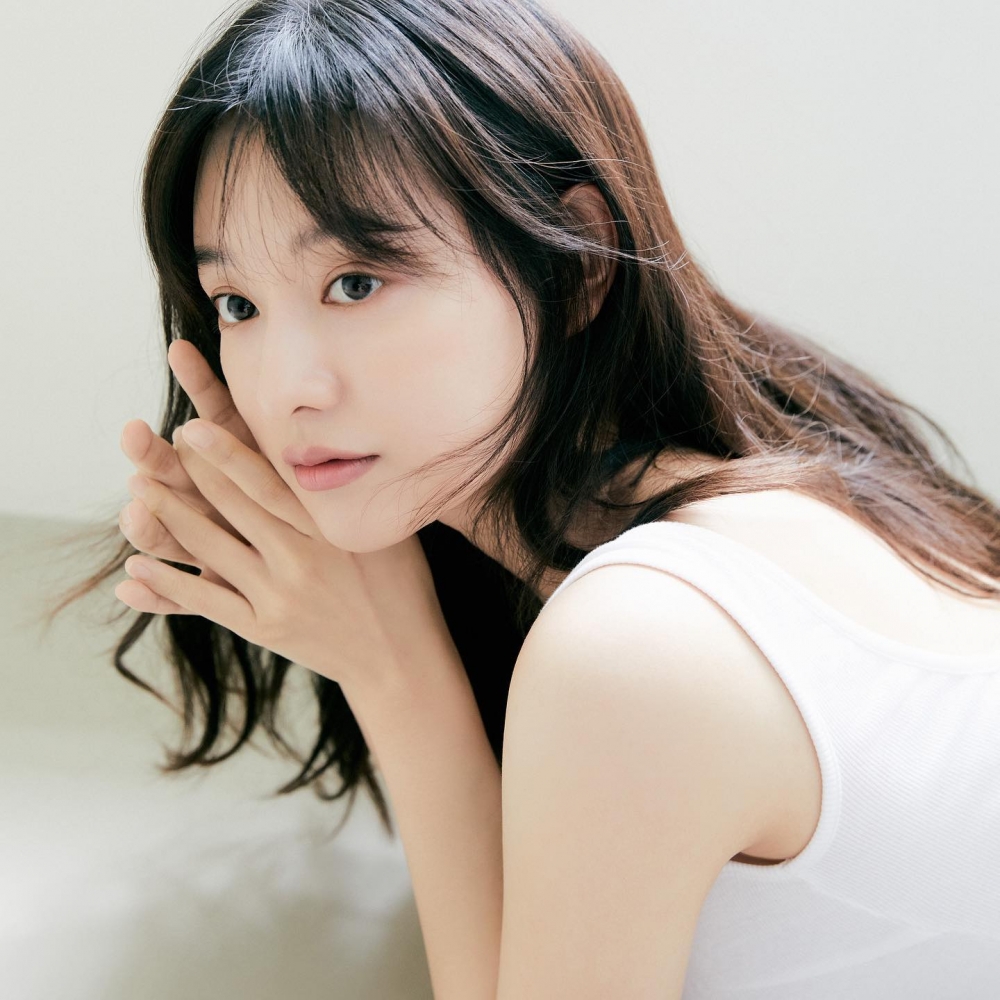 婉約與溫柔氣質和金智媛相符