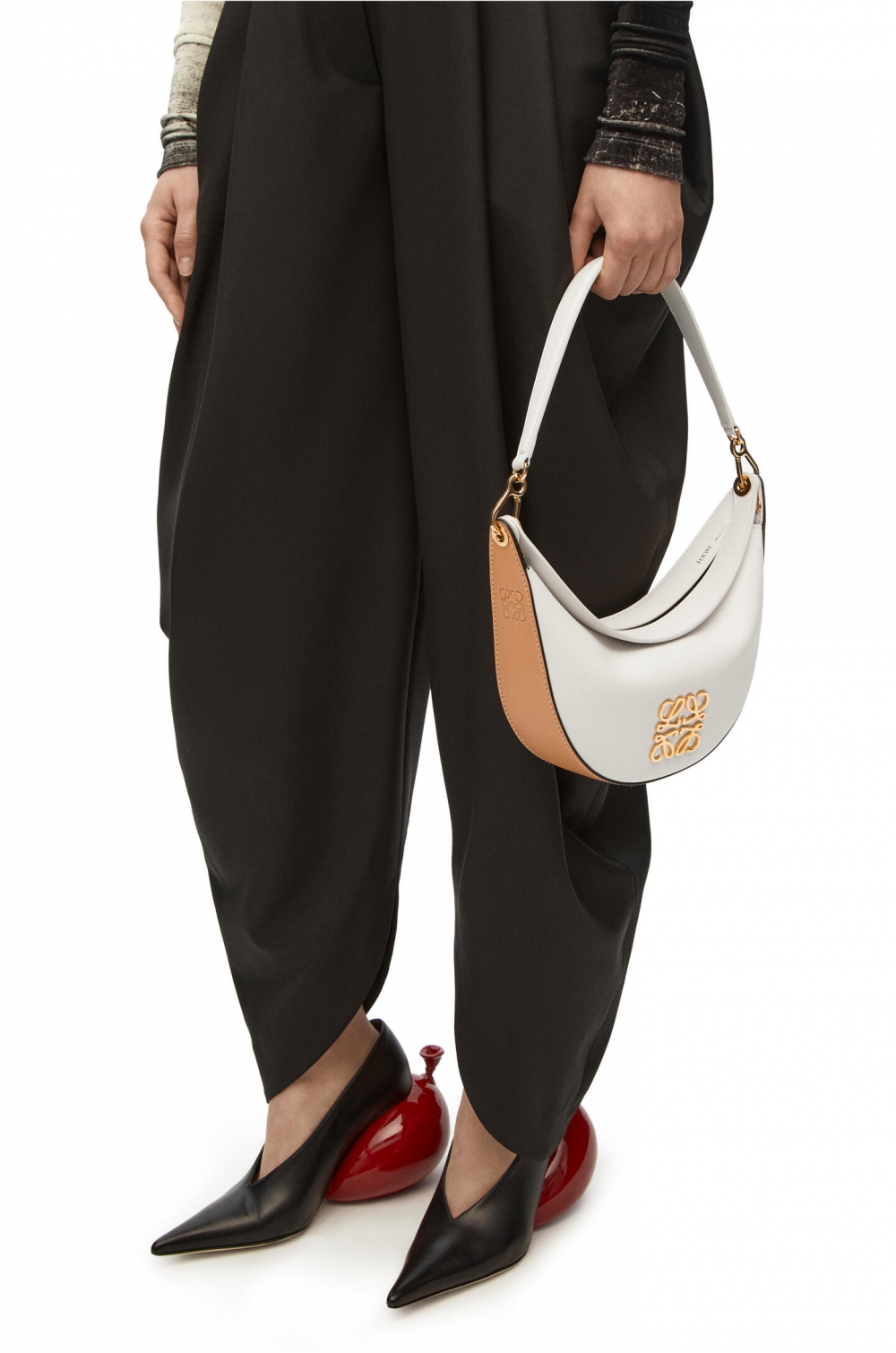 擁有別緻輪廓的Luna Bag。