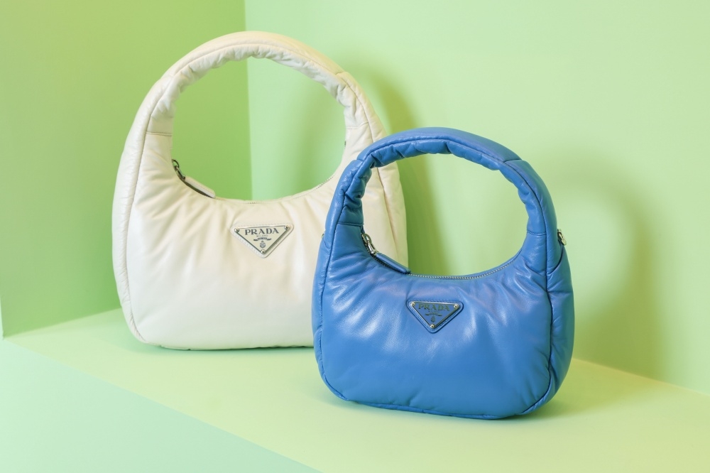 柔軟的納帕皮革服裝、手袋及配飾相呼應。