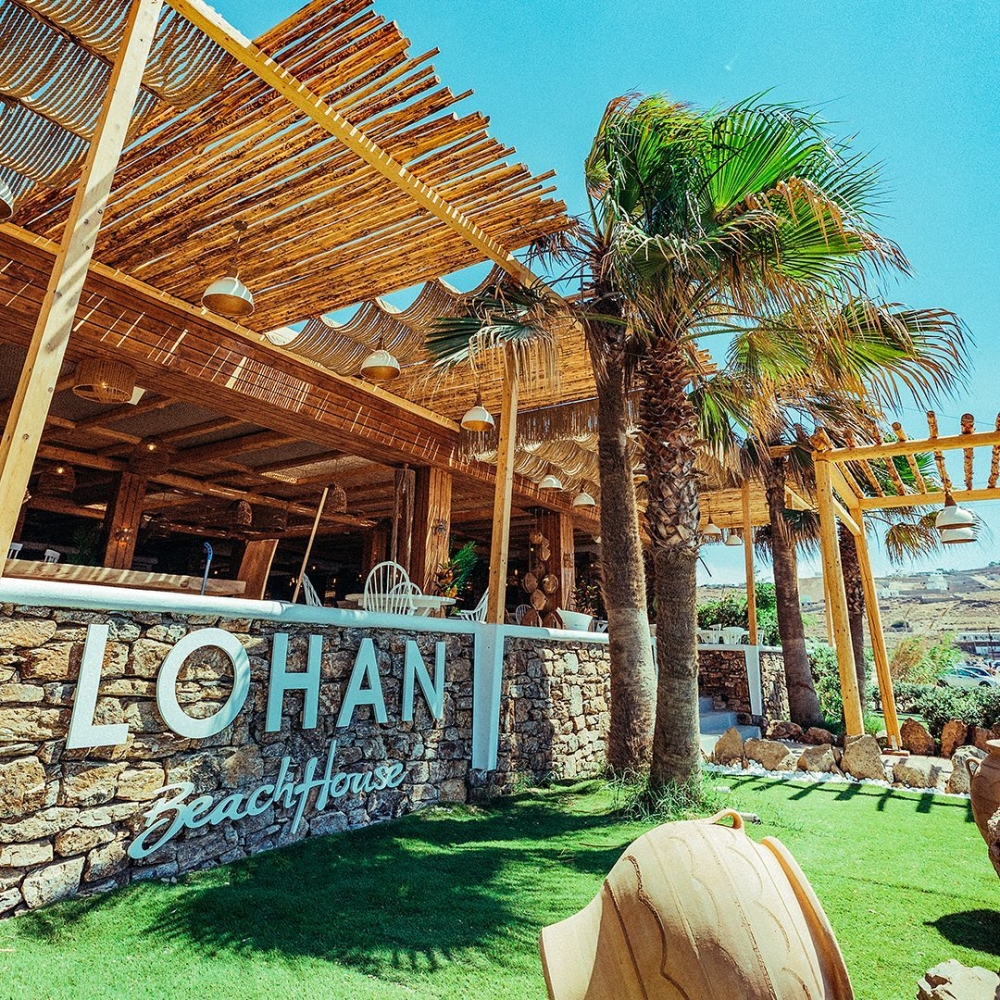 吹著海風的木系餐廳，一種舒適感油然而生。