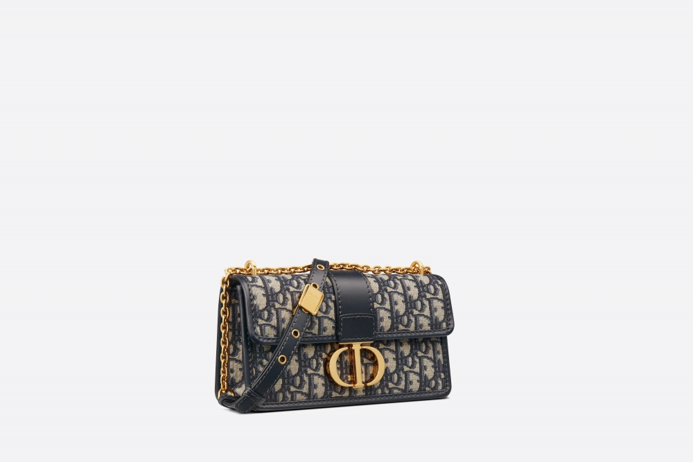 全新手袋於官網預先發售。