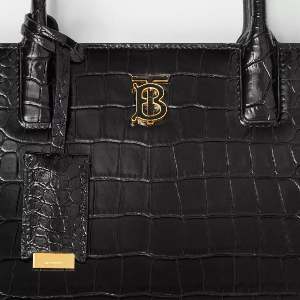中心飾有光澤Thomas Burberry花押字。
