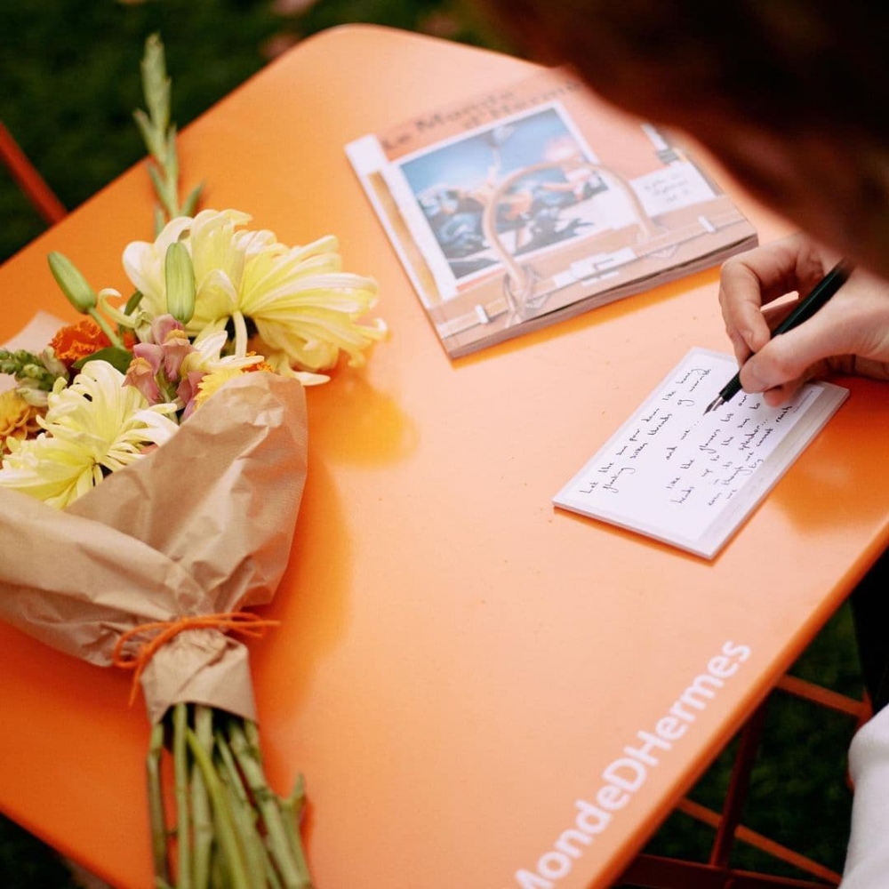 用文字傳遞作品的故事,Hermès文藝感滿溢。