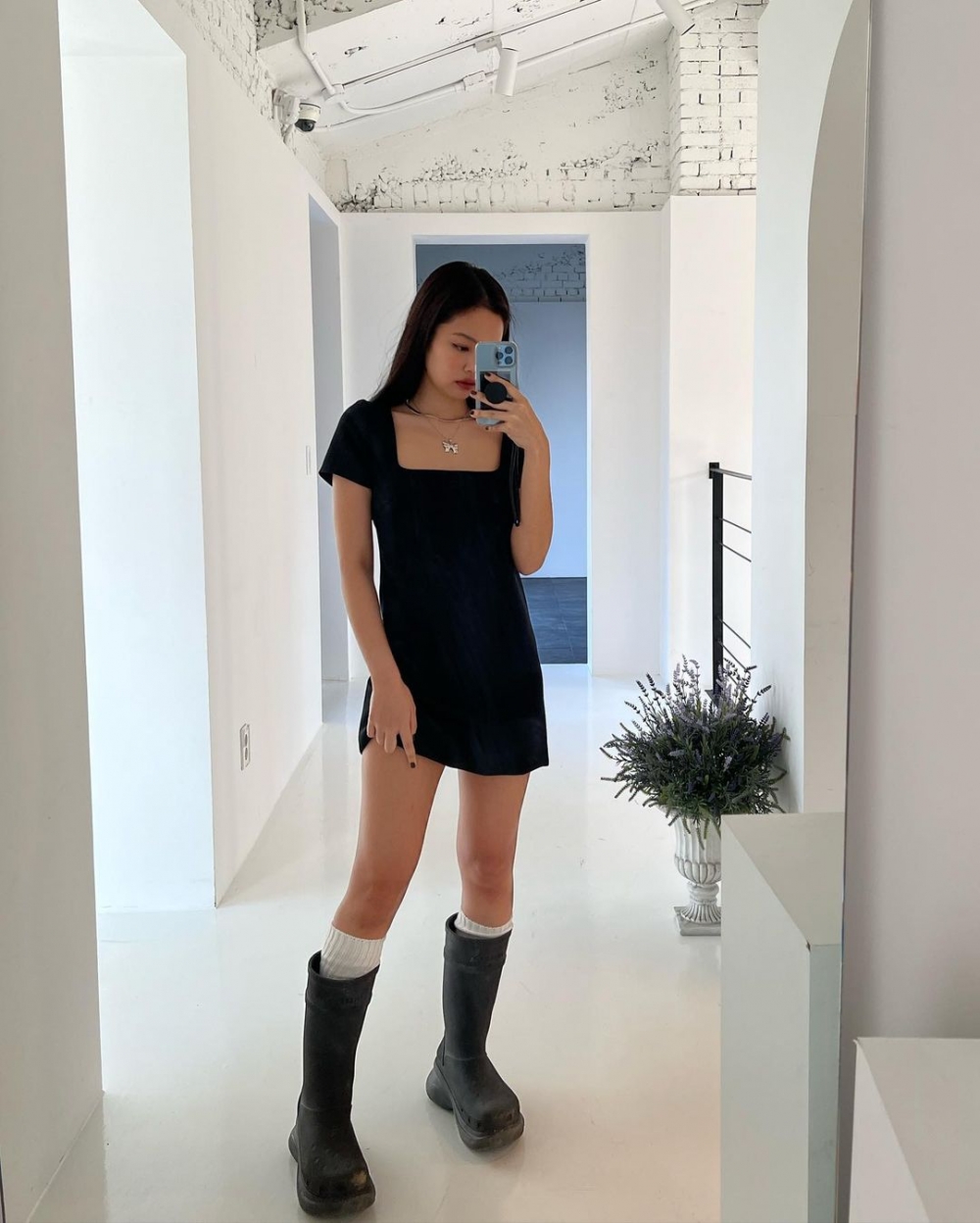 Jennie也穿上長襪造型