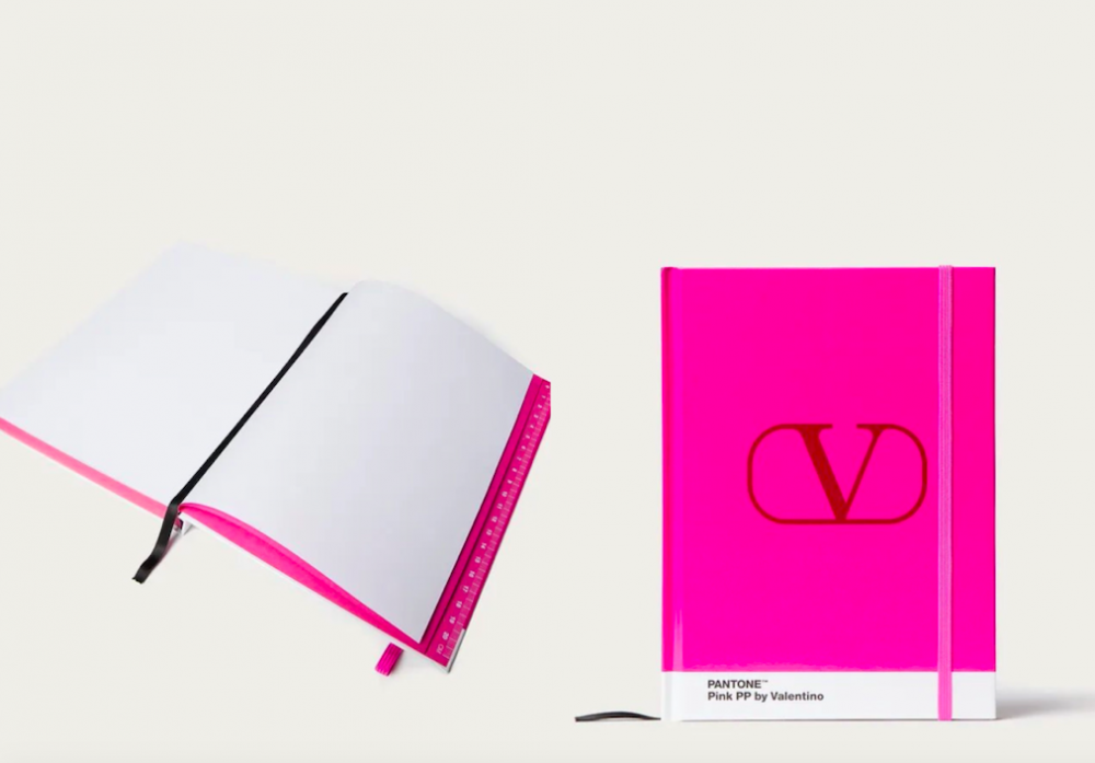 硬殼的筆記本看起來更有質感。