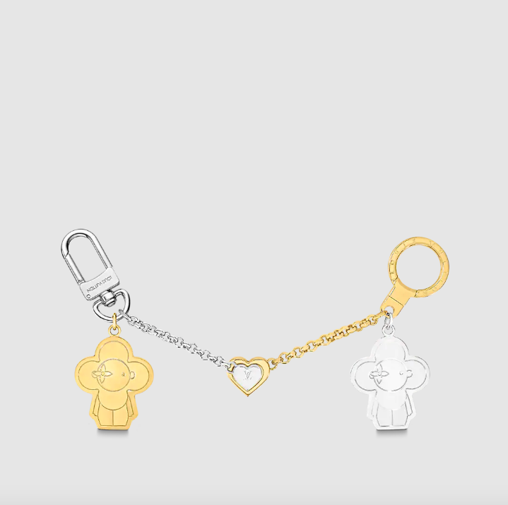 搭配上可愛Vivienne的Viviennes BFF Chain,在設計中也藏有巧思。