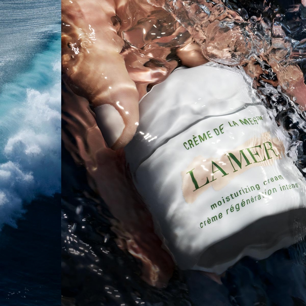 La Mer「奇蹟面霜」蘊含豐富 Miracle Broth™ 活膚精華,為肌膚傾注無窮再生能力,無時無刻沉浸於浪療癒水潤之中。