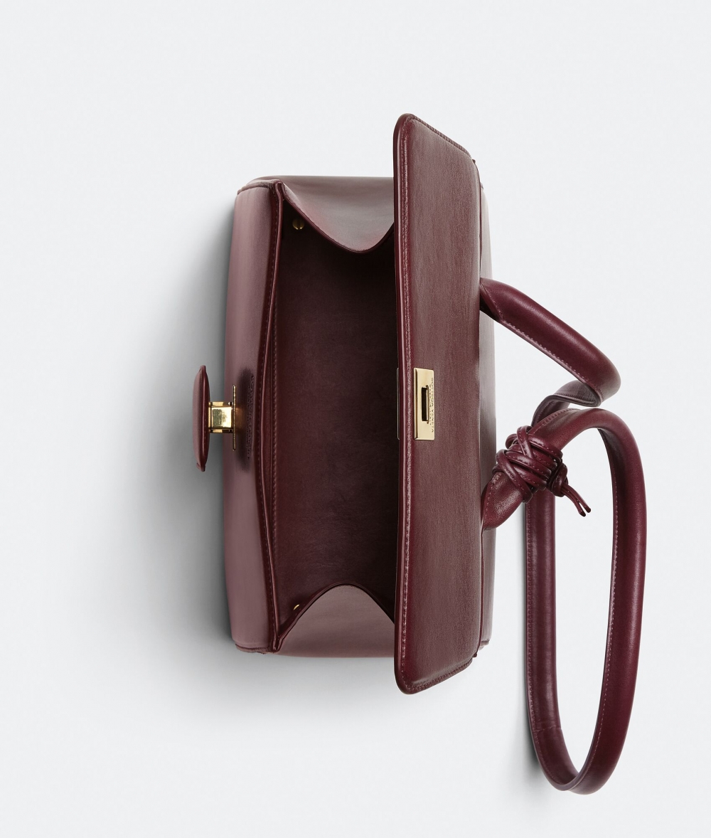 手袋的容量極為合適作為上班之用。