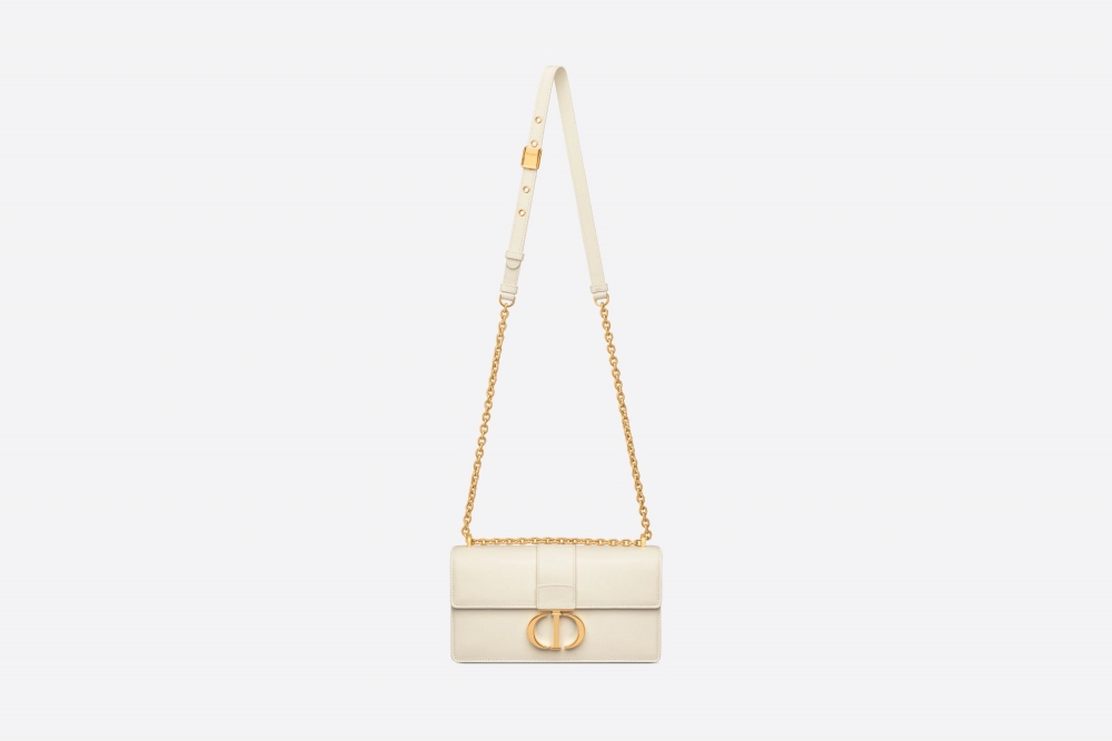 金屬鏈條展現摩登感。