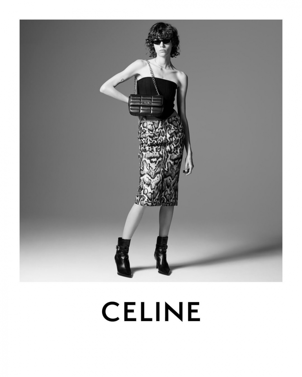 讓我們一起來感受專屬於黑色的時尚魅力。