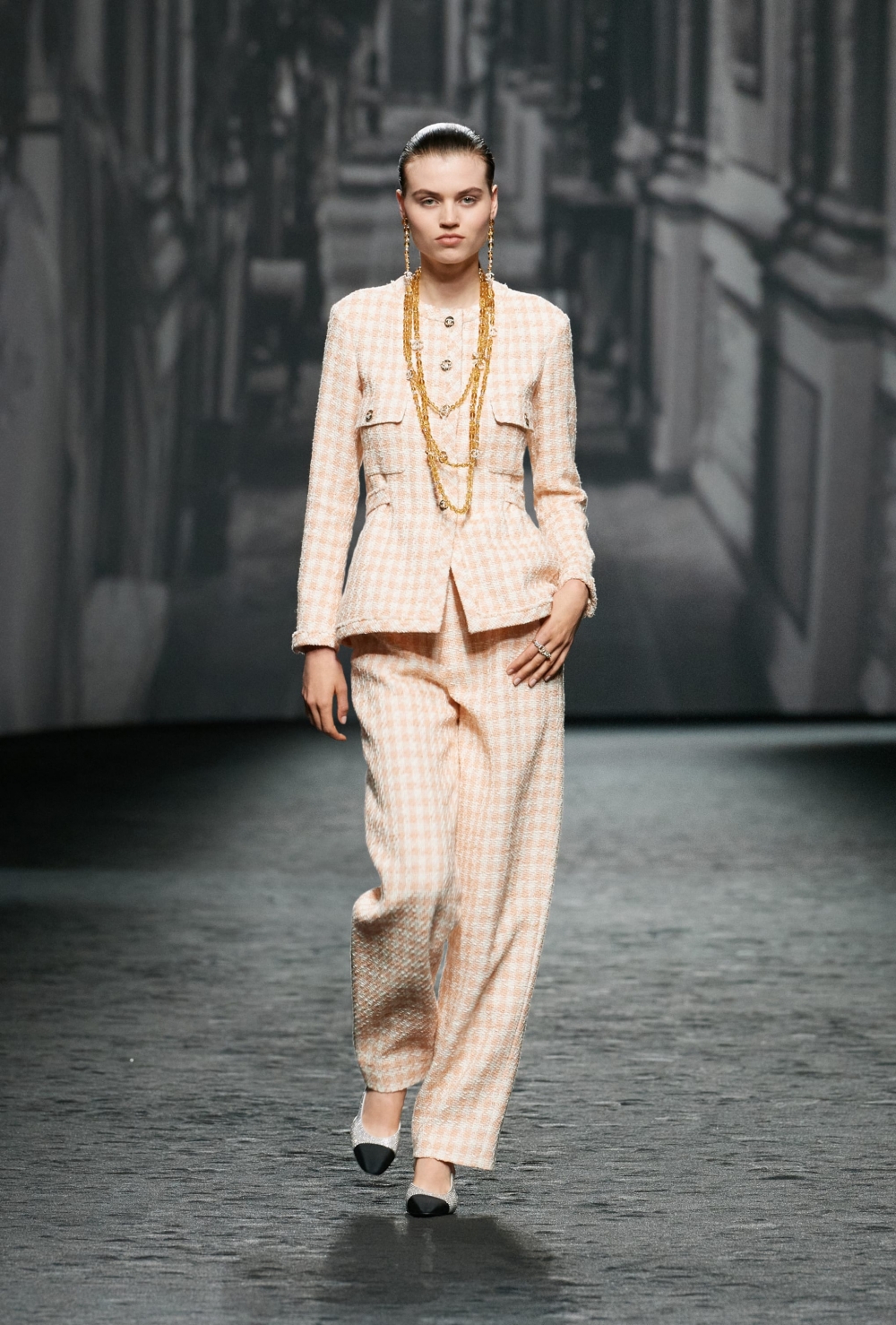 這次還有推出迷人的橘色款式。