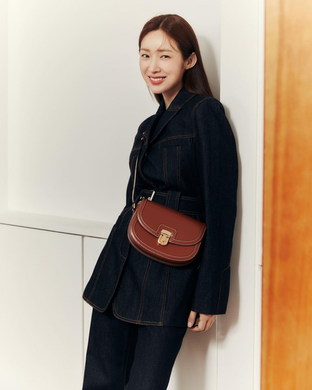 成套的造型看起來更加俐落。