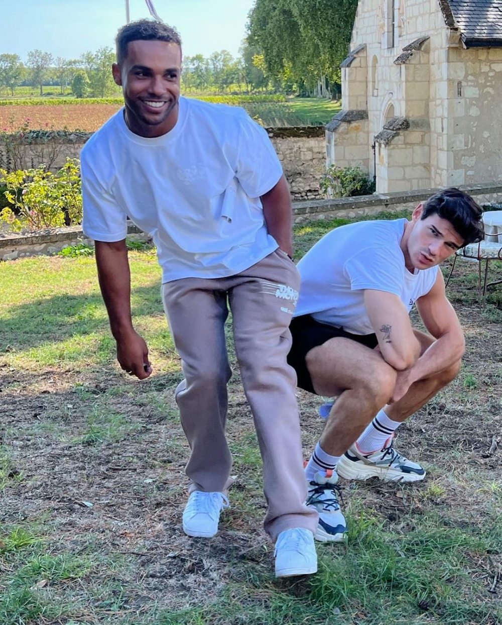 他也在社群上分享與大家的合照。