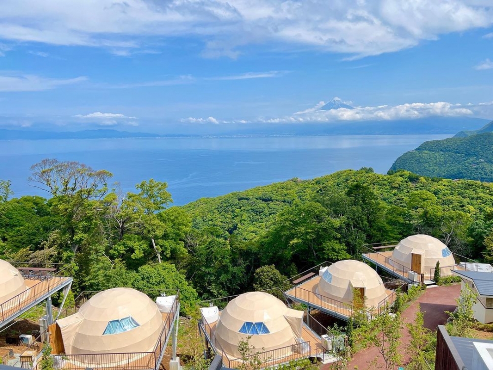在高空中眺望富士山,很美很夢幻。