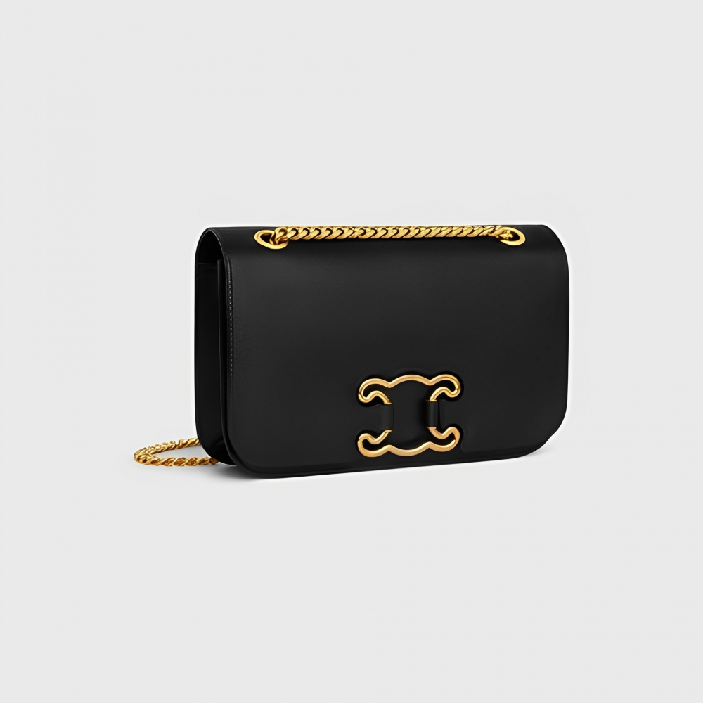 黑色的百搭款，能在日常中搭配。