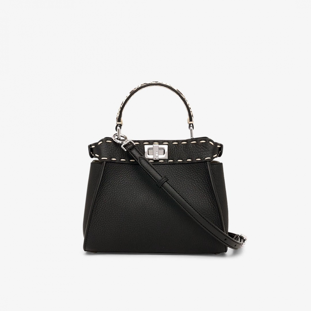 以柔軟的珠地皮革縫製