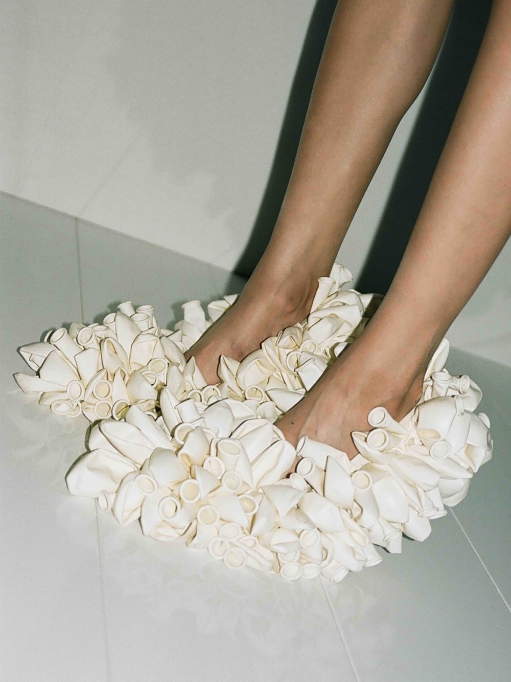 還有充滿趣味的氣球高跟鞋款式。