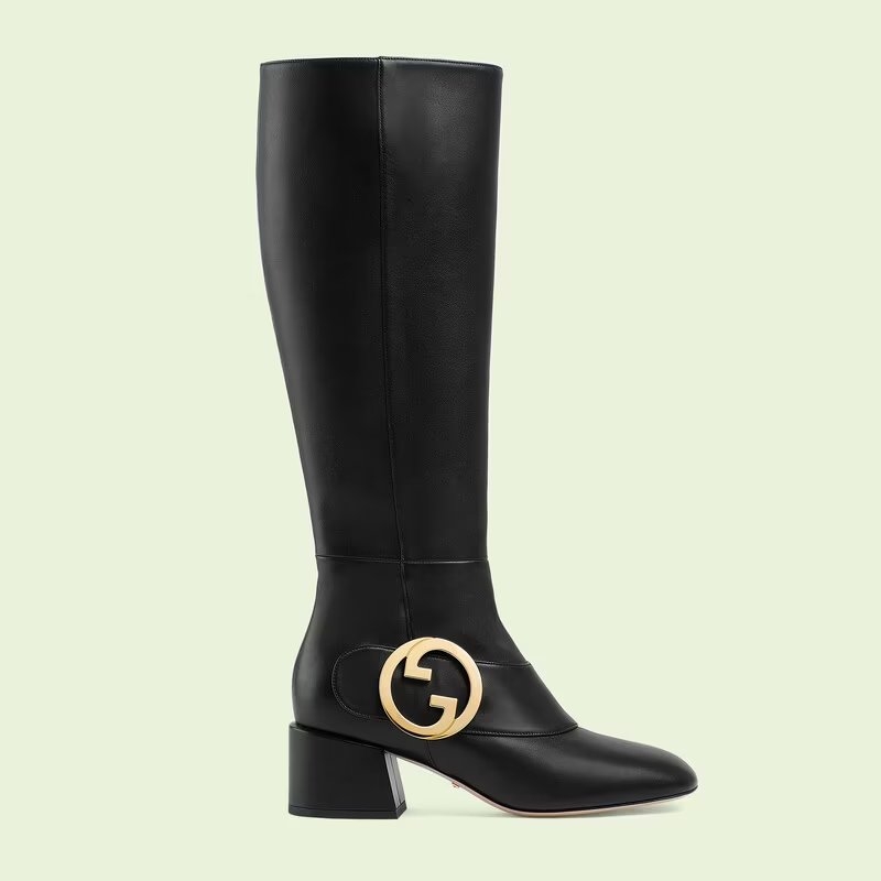 以品牌GG Logo點綴的長靴。