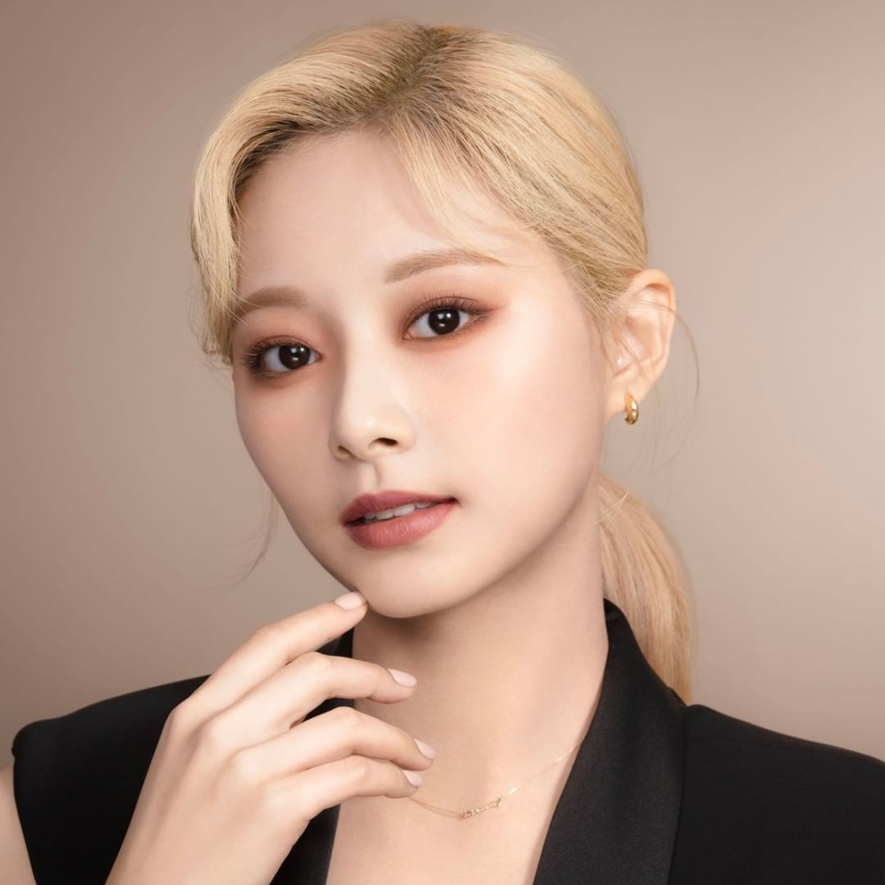 周子瑜全新美妝代言造型,美出新高度!