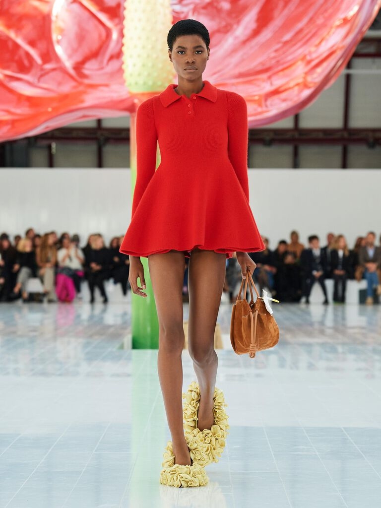 巧妙的拉長你的身材比例。