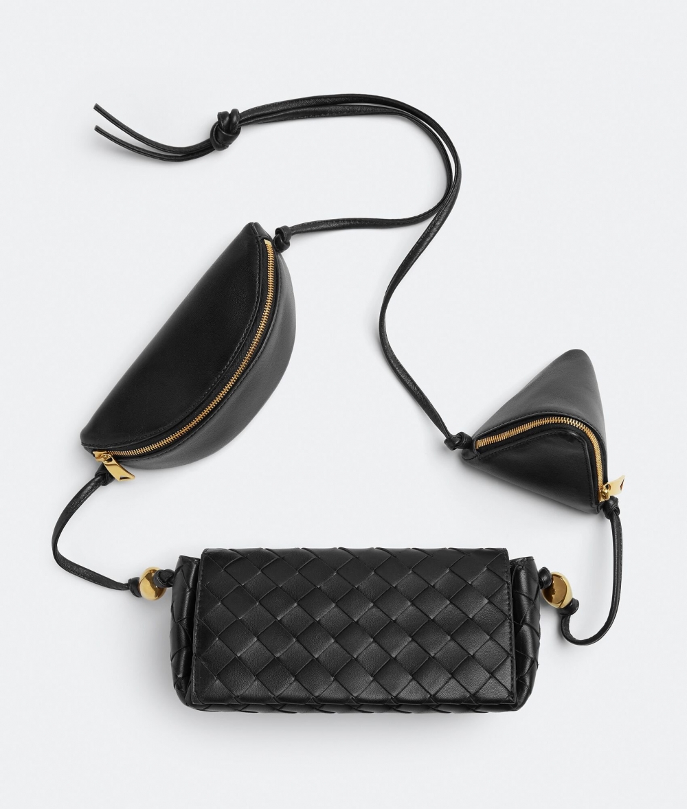 黑色的款式質感又百搭。