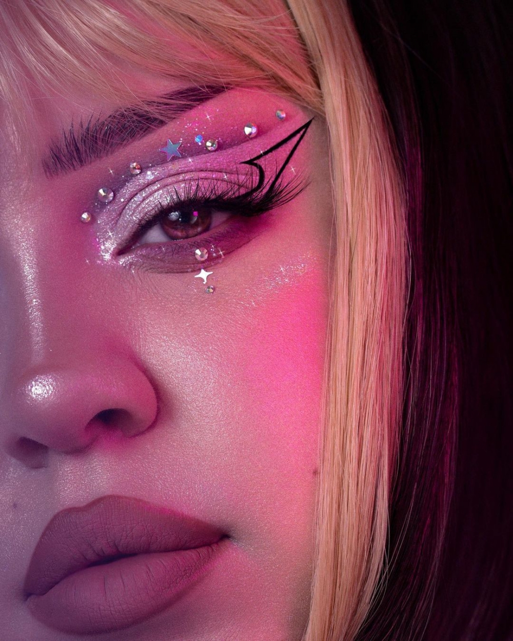 萬聖節化身充滿魔幻元素的外星人