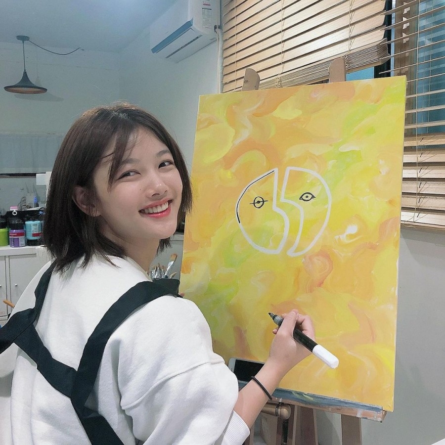 金裕貞會不時在IG上分享她的畫作。