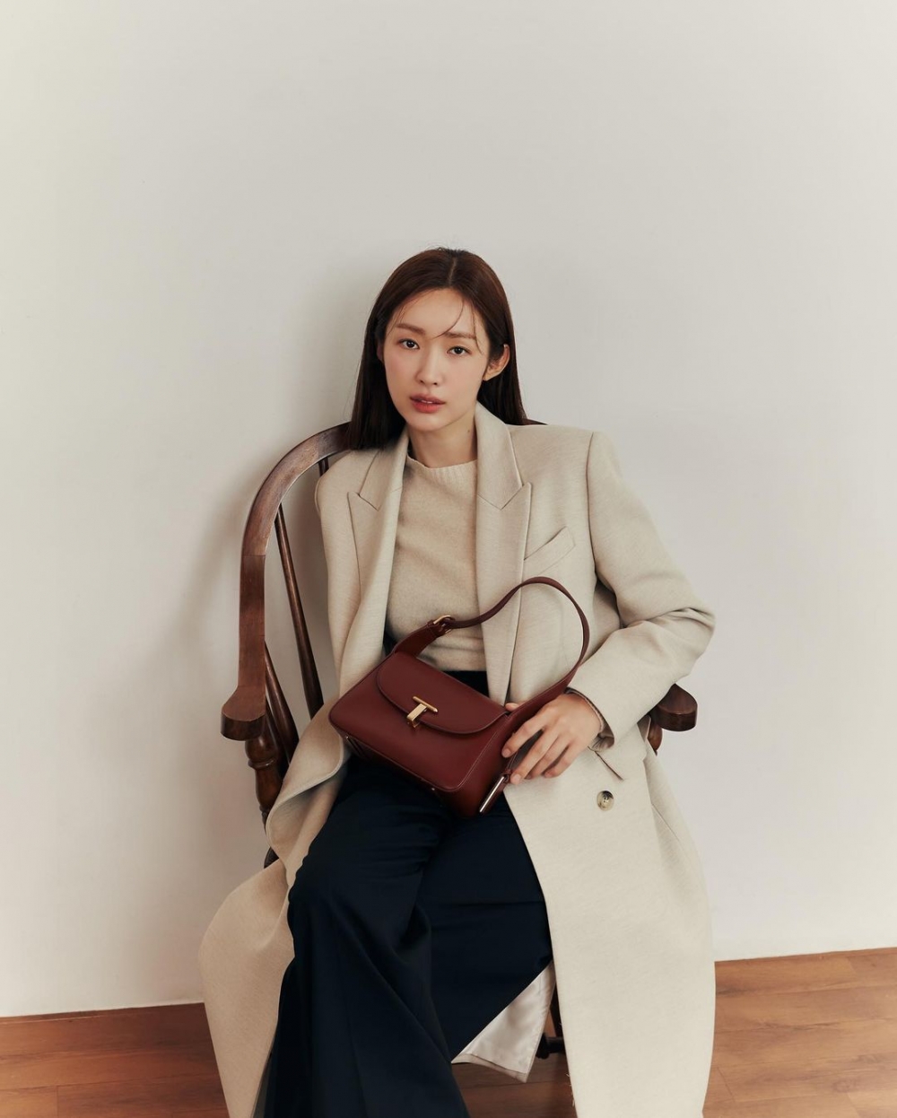 車靜媛擁有敏銳的時尚品味,這次她為品牌拍攝的形象照也成為穿搭範本。
