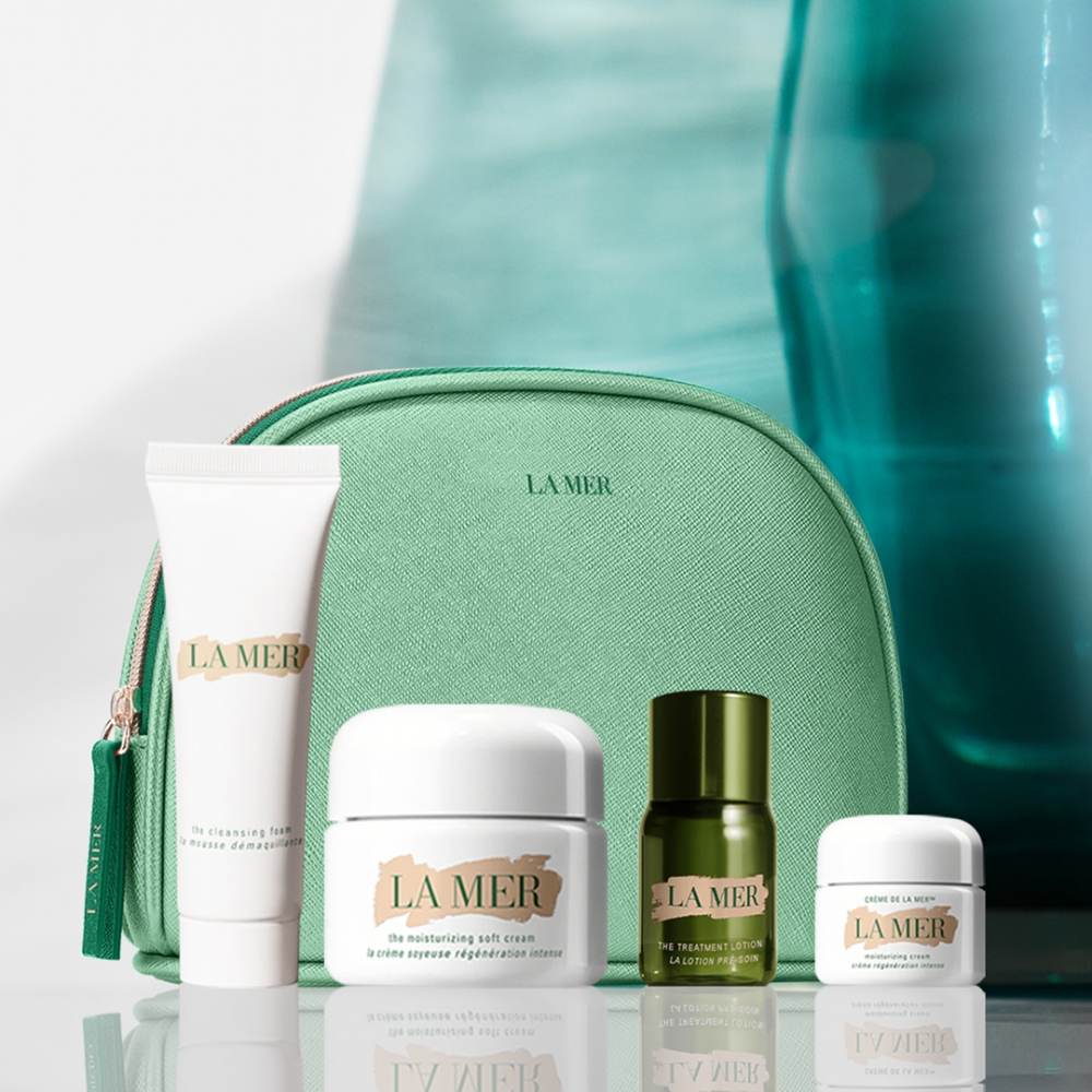 「活膚水潤套裝」包括:The Moisturizing Soft Cream 精華柔潤乳霜 30ml、The Cleansing Foam 潔面泡沫 30ml、The New Advanced Treatment Lotion 全新昇華版肌底修護液 15ml 及 Crème de la Mer 精華面霜 7ml。