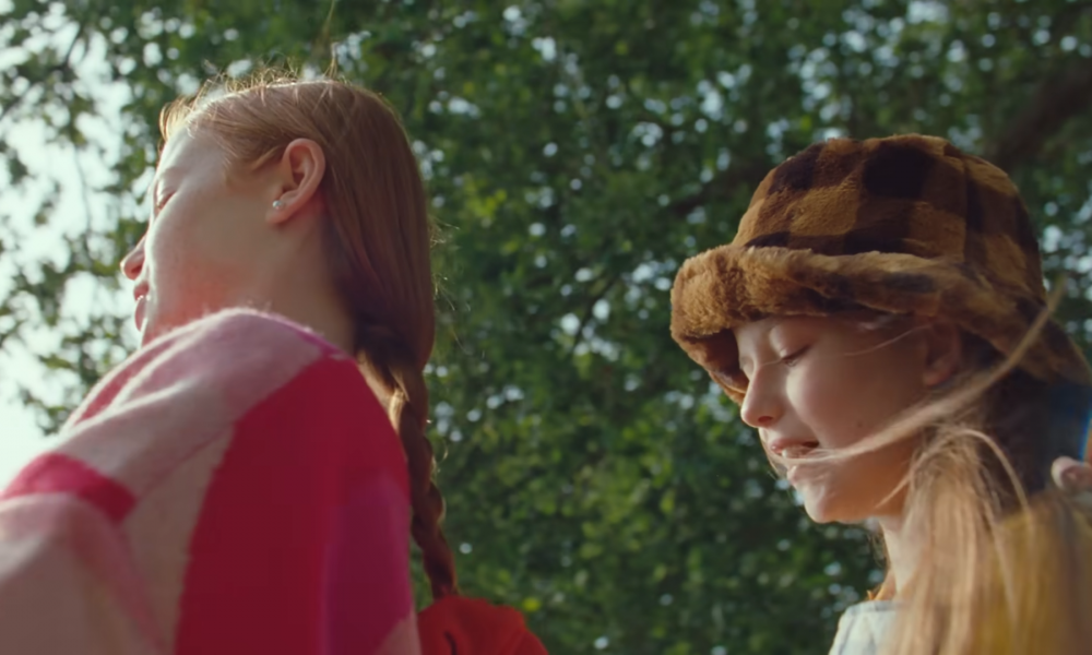 這次的MV中主要是以年輕一代為重點。