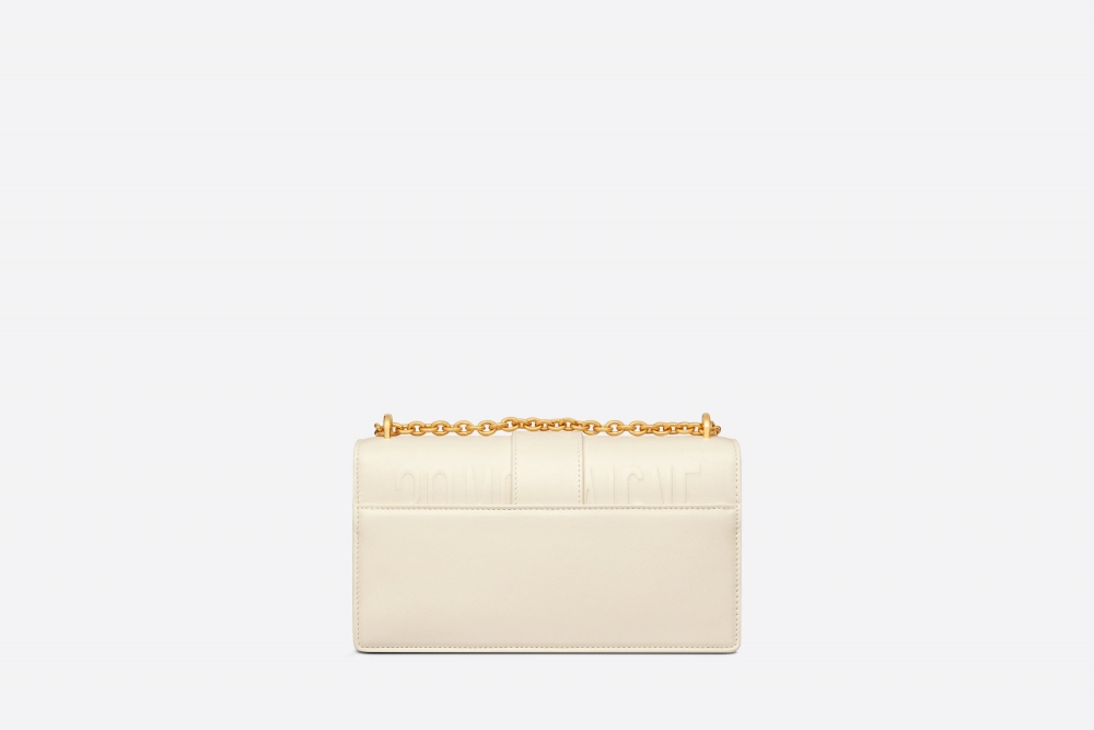 背面燙印上「30 MONTAIGNE」標誌及其他精緻細節。