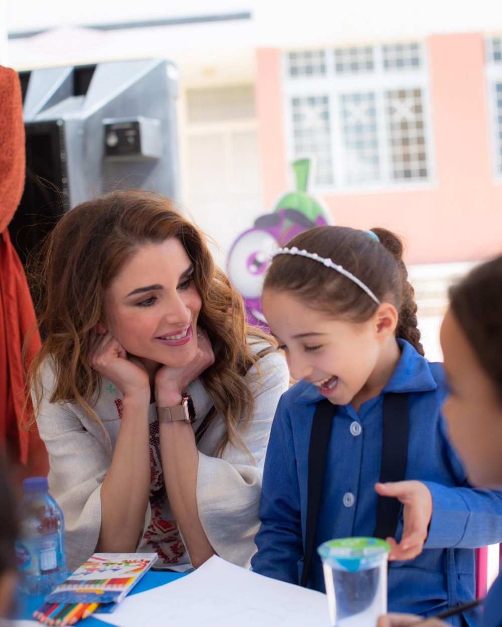 她永遠用溫柔的眼神看待人民。