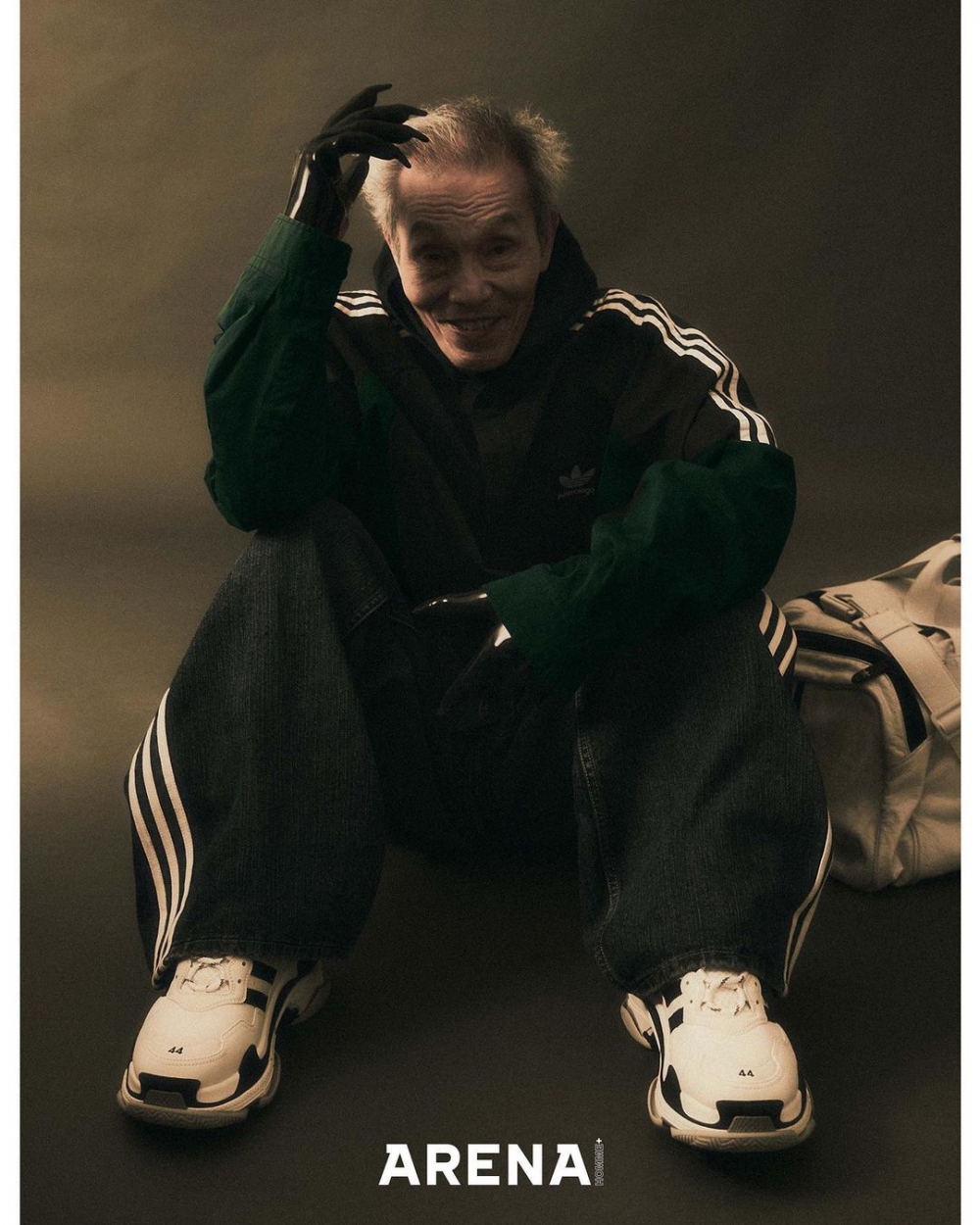 再現高級版的001號造型。