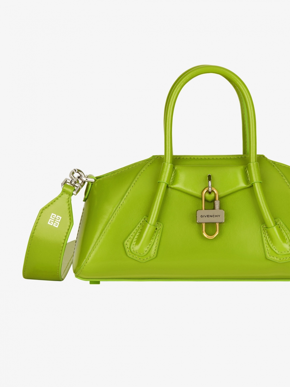 金屬飾品也是Matthew M. William標誌性的設計元素