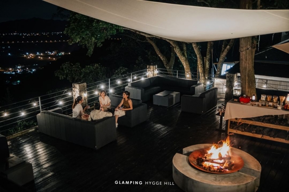 Glamping Hygge Hill 山野森活的溫馨晚上。