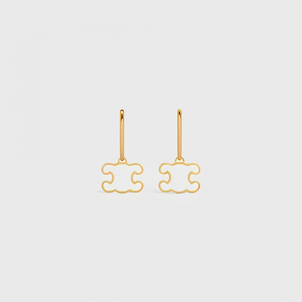 品牌也有推出耳環的設計。