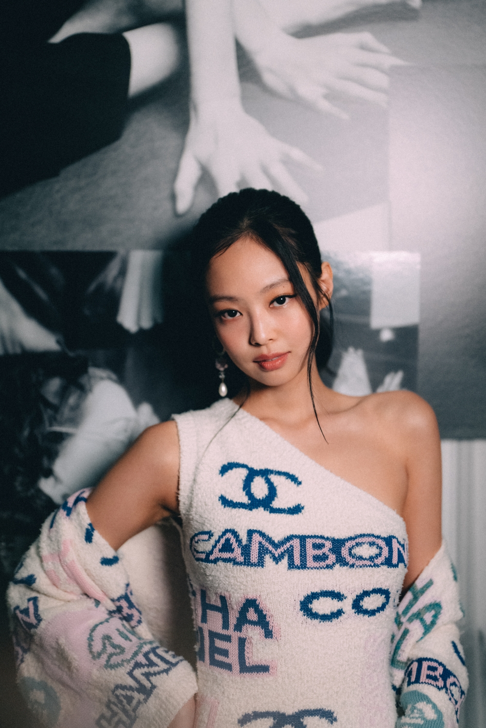 這次Jennie也前往CHANEL大秀。