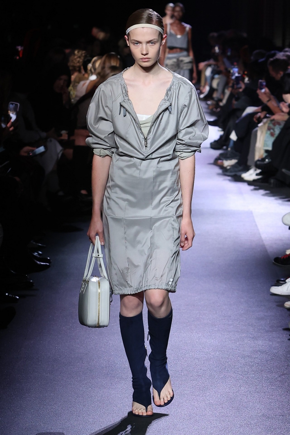 將品牌經典的尼龍材質化作服飾,更多工裝感覺。