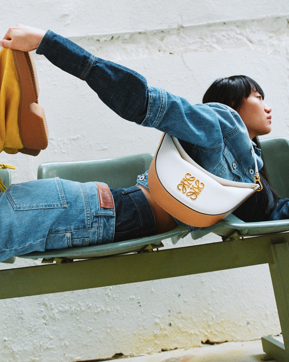 LOEWE Luna Bag全新版官網獨家販售。