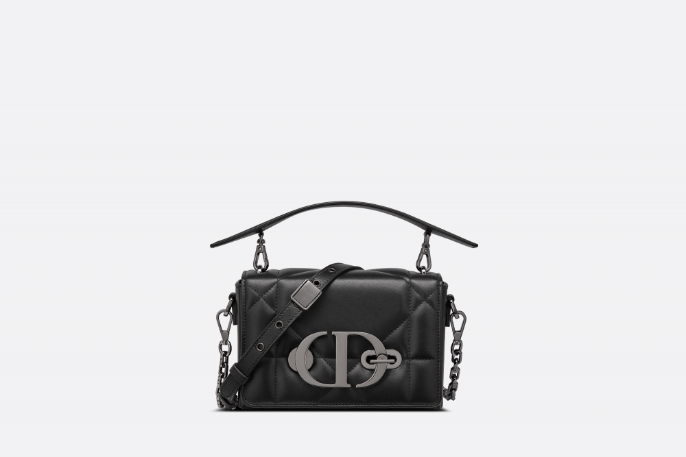 優雅的方形搭配手柄設計。