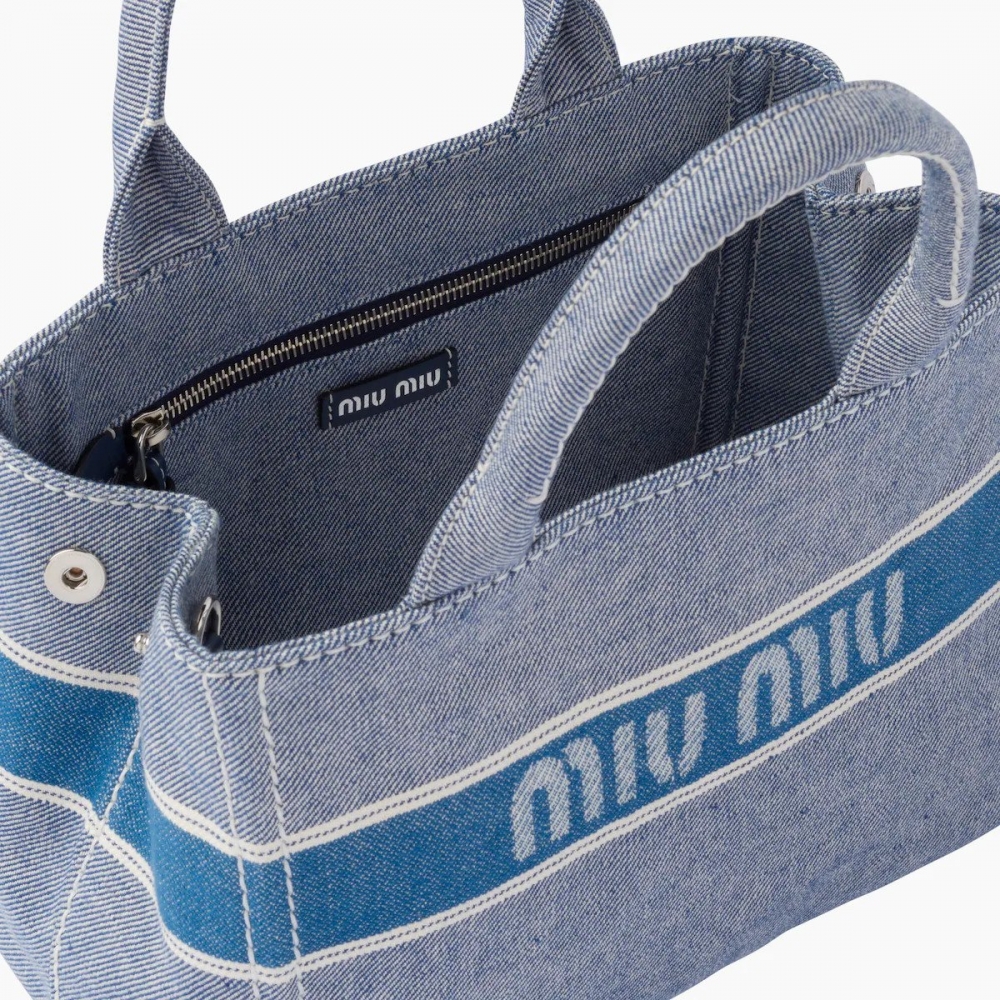 隔層使收納的方便性增添。