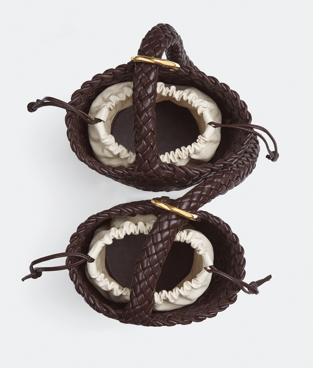 內部附有可拆卸抽繩帆布袋。