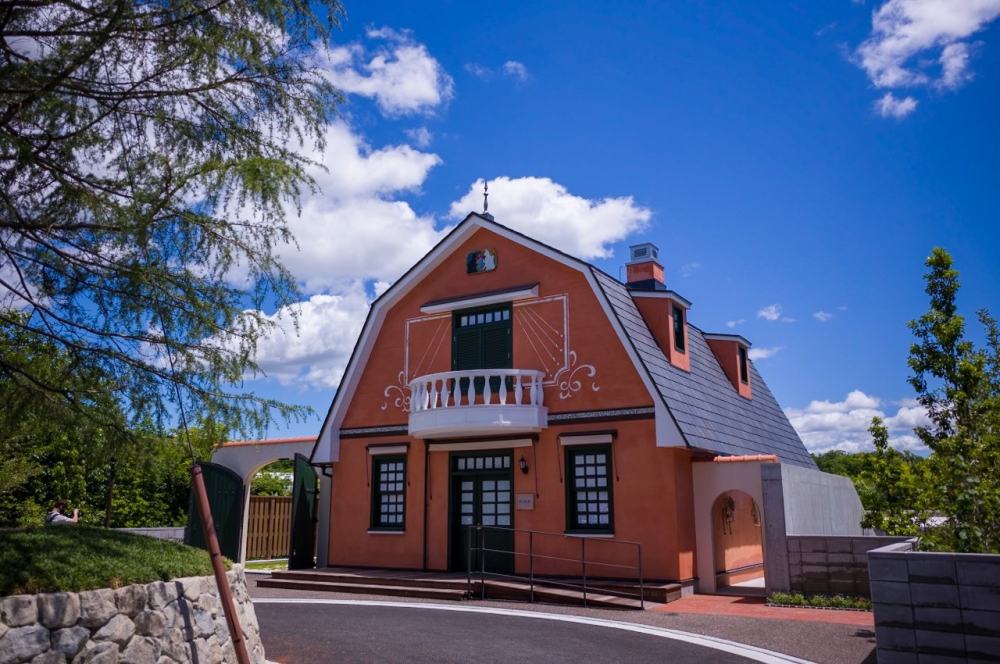 看見《心之谷》內的地球屋,令人回想起男女主角的青澀愛情。