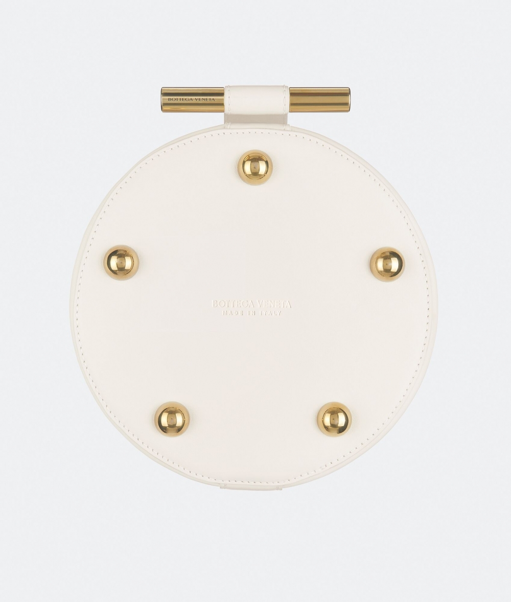 極簡卻有趣的形象定義。