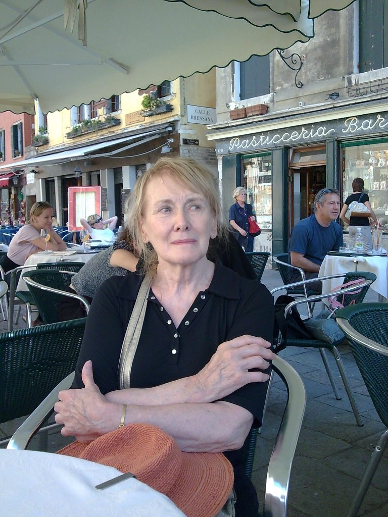 過往艱苦的人生歷練造就了如今坦誠面對人生的 Annie Ernaux。