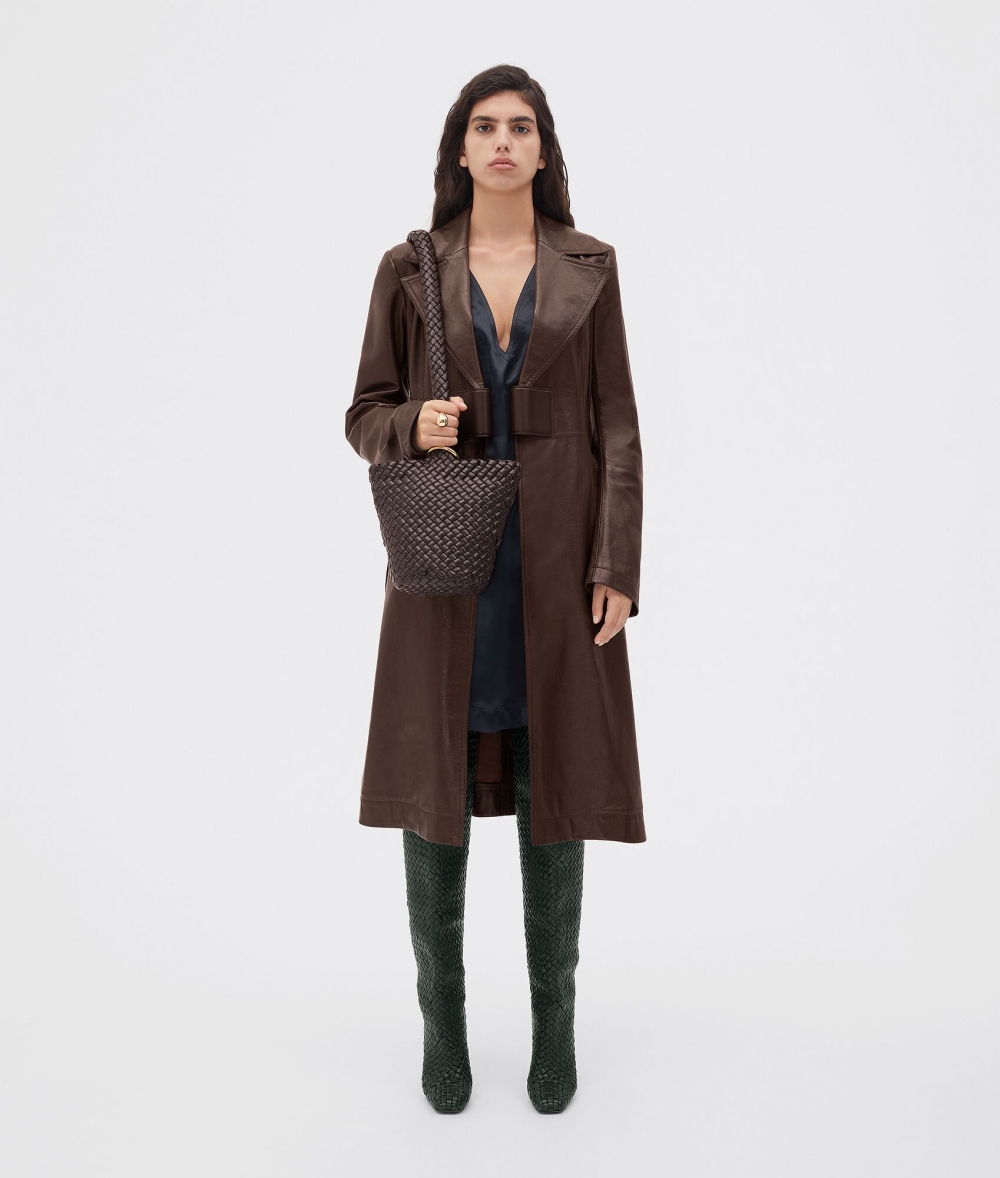 Bottega Veneta手袋增添了長長華麗手柄。