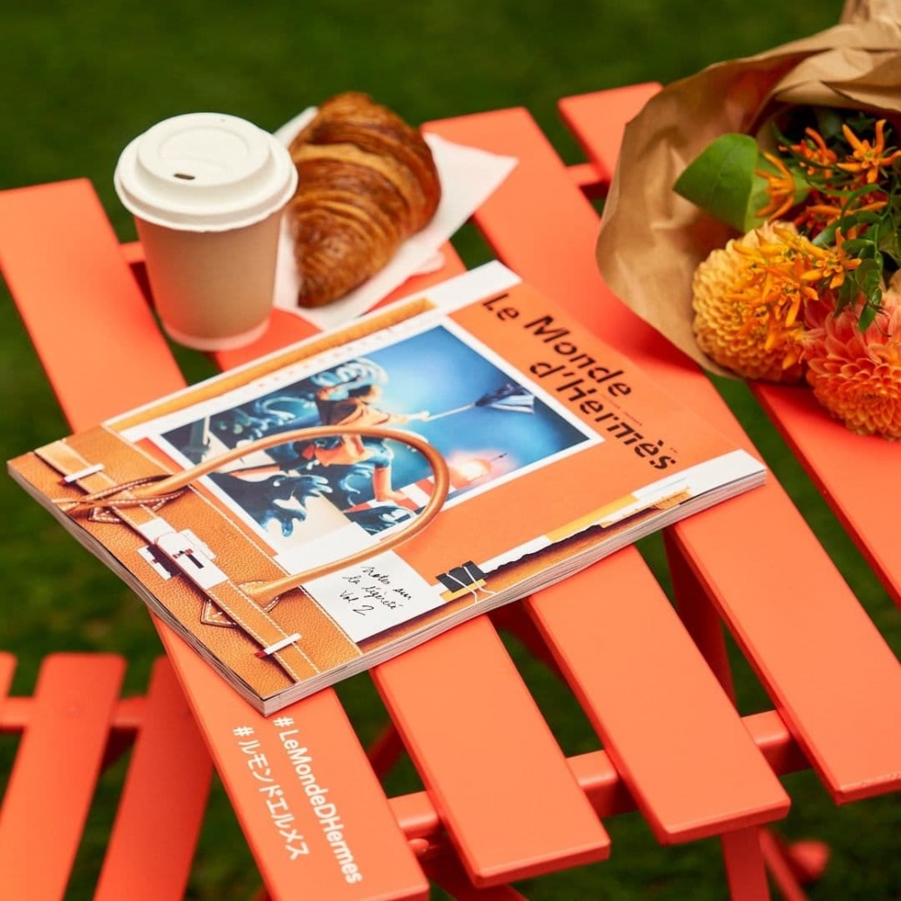 這本雜誌的設計也很有Hermès的典雅感。