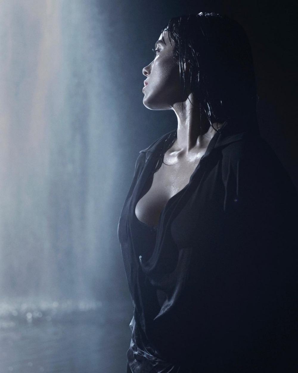 詮釋濕潤、多雨的意象