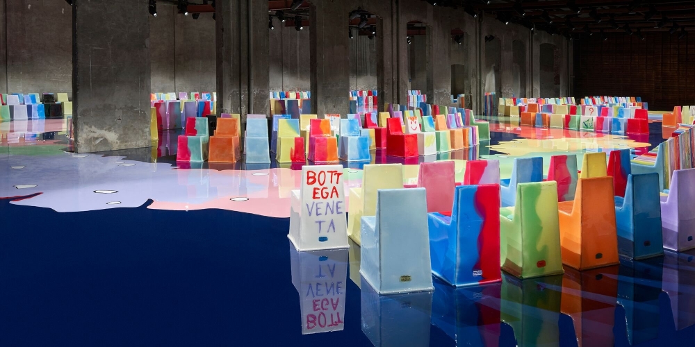 當時在秀場登場時，也成為大家的討論焦點。