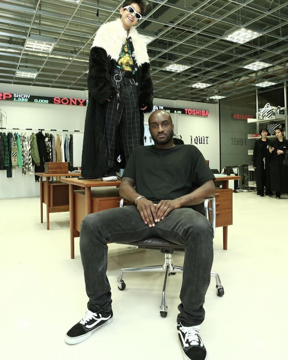 YOSHI與Virgil合影